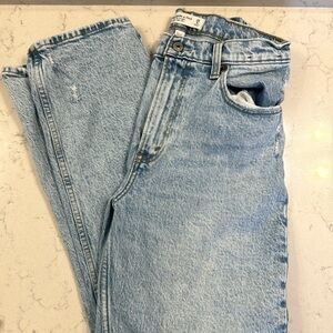 Abercrombie & Fitch 90s Straight Ultra High Rise - size 28 (curve love)